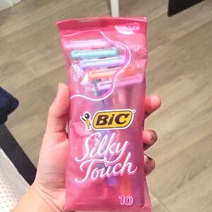 BIC Silky Touch Razors - Pink